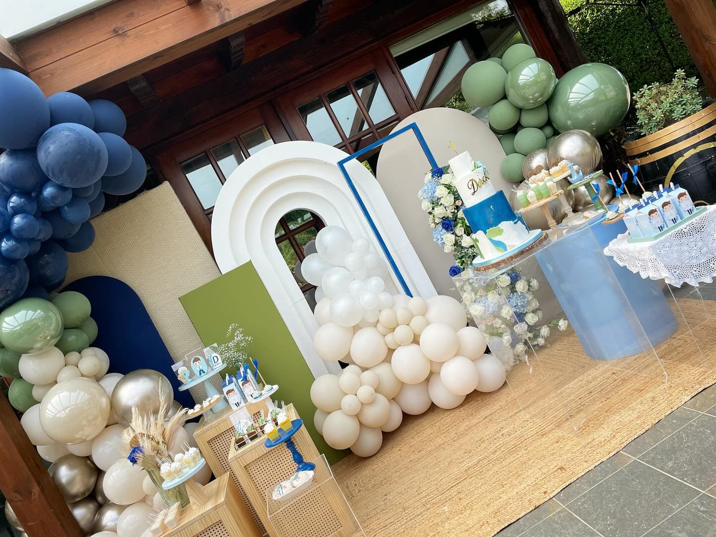 Decoración de comunión con estilo elegante